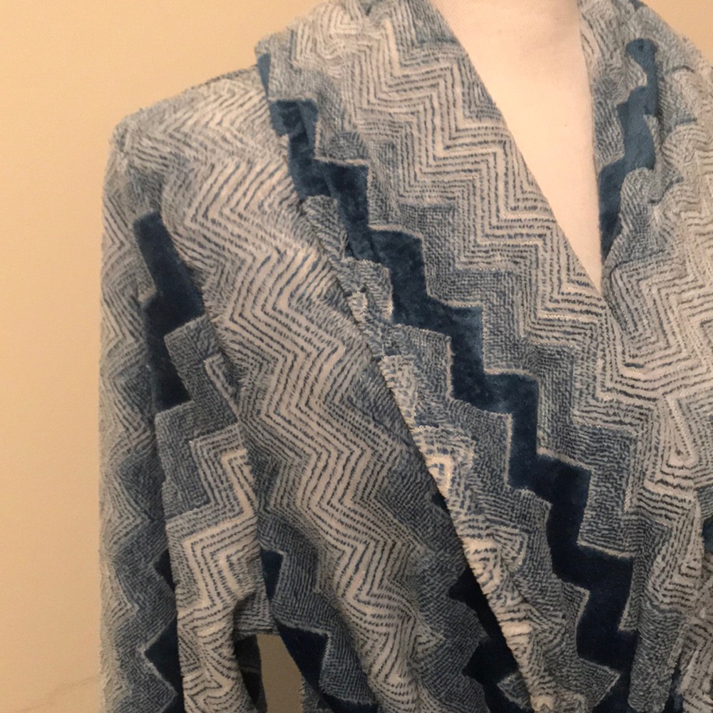 Robe - Picture 3 of 8